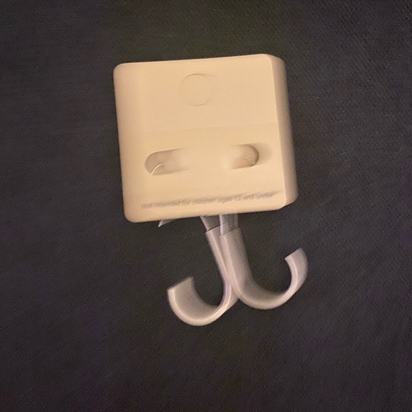 Silver hooks on silver fish hooks - Picture 2 of 6